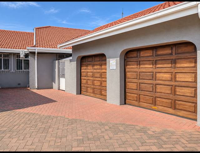 2 BEDROOM TOWNHOUSE FOR SALE IN THREE RIVERS